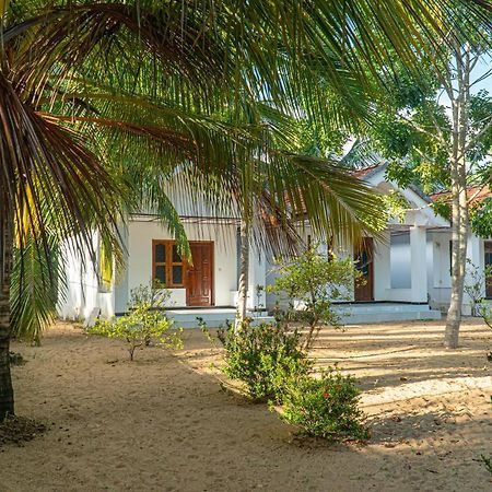 Surf & Yoga Arugam Bay Hotel Buitenkant foto