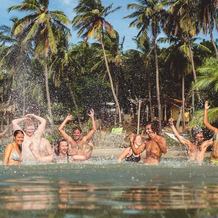 Surf & Yoga Arugam Bay Hotel Buitenkant foto