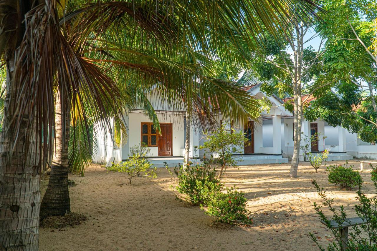 Surf & Yoga Arugam Bay Hotel Buitenkant foto