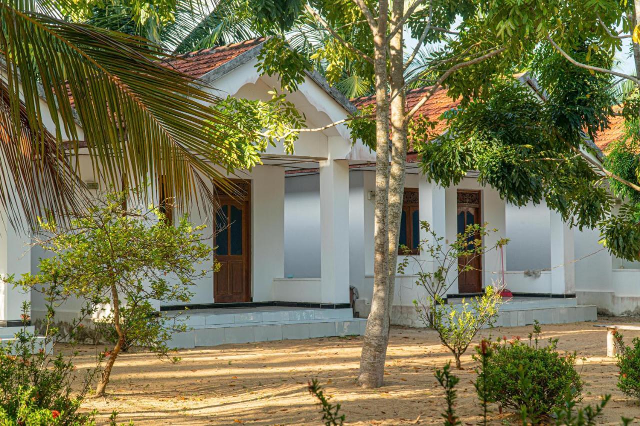 Surf & Yoga Arugam Bay Hotel Buitenkant foto