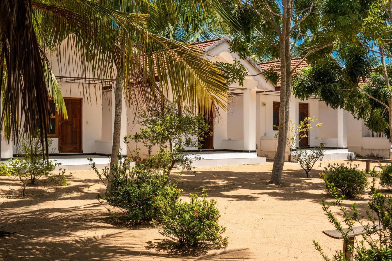 Surf & Yoga Arugam Bay Hotel Buitenkant foto