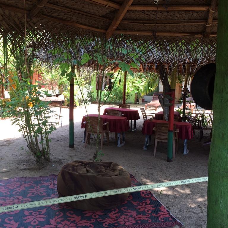 Surf & Yoga Arugam Bay Hotel Buitenkant foto