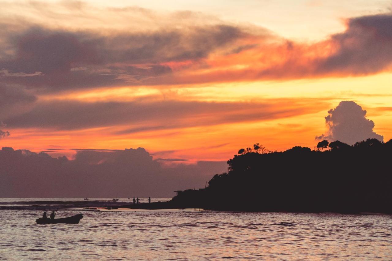 Surf & Yoga Arugam Bay Hotel Buitenkant foto